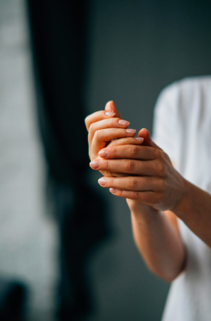 Causes of Dirty Nails and How to Clean Them