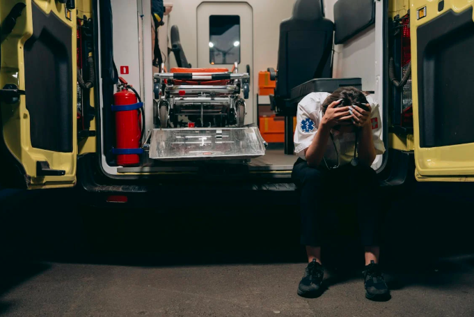 3 Important Actions to Take in an Emergency When You’re Alone