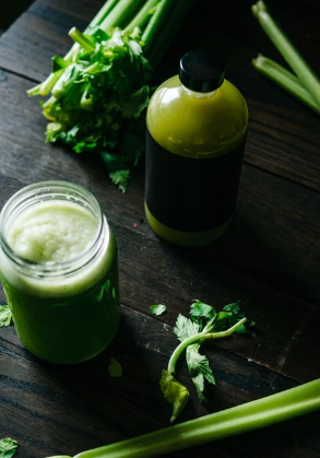 Refreshing Celery, Parsley & Lime Juice Recipe for Hot Days