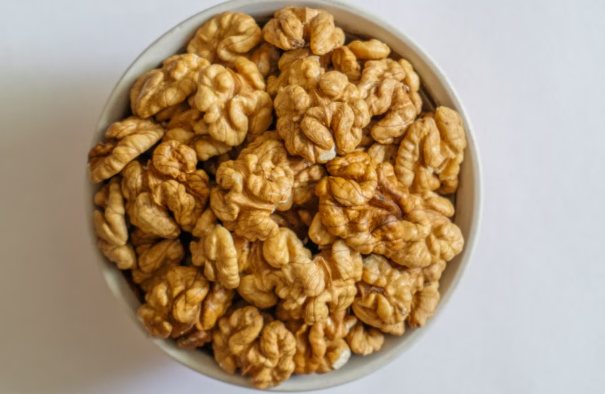 Doctors Explain the Health Benefits of Eating Walnuts