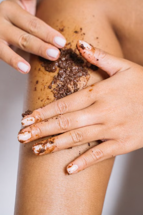 Vaseline and Coffee: Exploring This Popular DIY Beauty Trend
