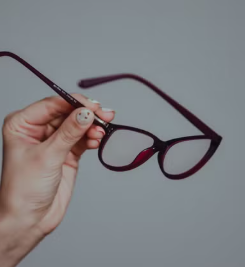 How to Reduce the Appearance of Scratches on Glasses